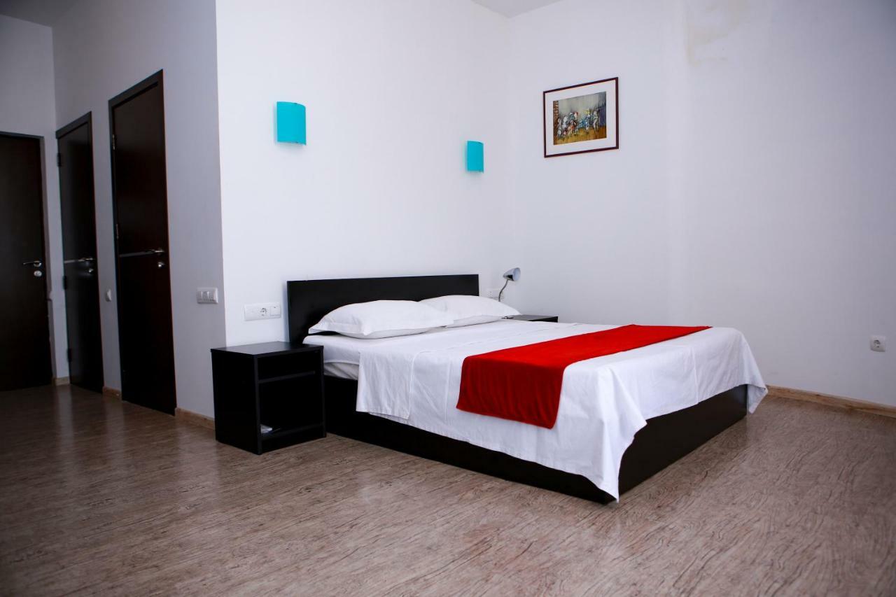 Ossanna Hotel Ереван Экстерьер фото